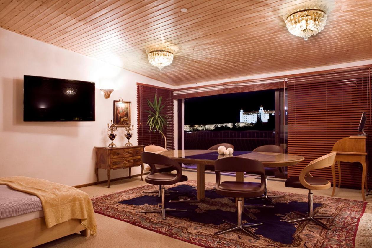 Panoramic Castle Suite With Free Private Parking Bratislava Extérieur photo